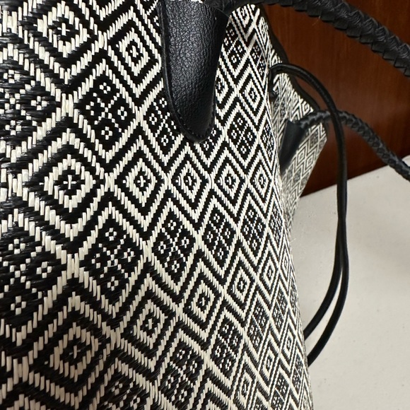 Neiman Marcus Tote Bag Black and White Straw Braided - Picture 7 of 10